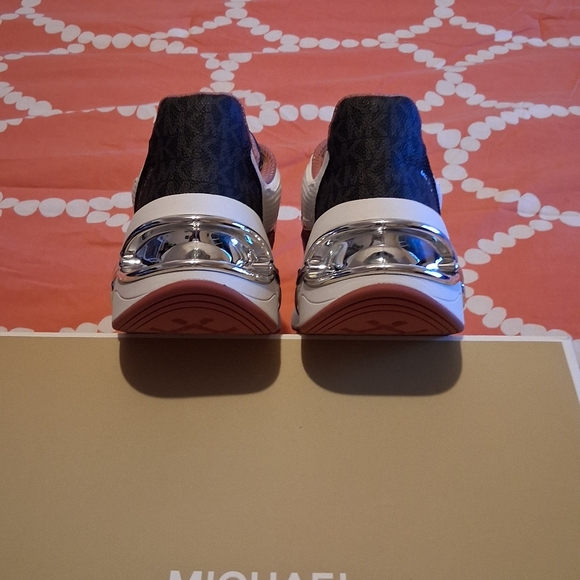 Michael Kors Toni Trainer Sneakers - Picture 8 of 12